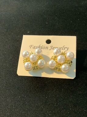 Fashion Jewelry Gold Pearl Cluster Stud Earrings